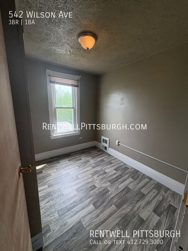 Building Photo - 542 Wilson Ave