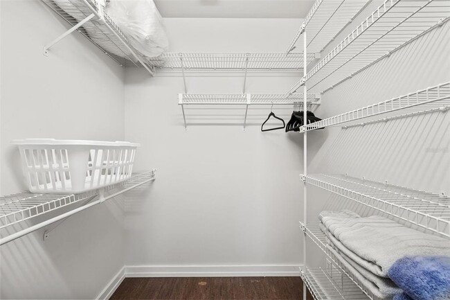 Building Photo - 106 Fareham Pl N