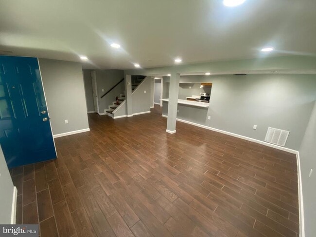 Building Photo - 1100 Broadview Rd