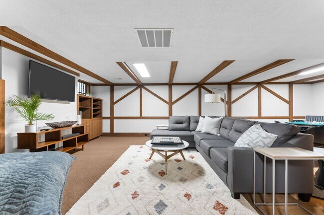 Building Photo - Fully Furnished Luxury Estate in Boise's Lower Highlands