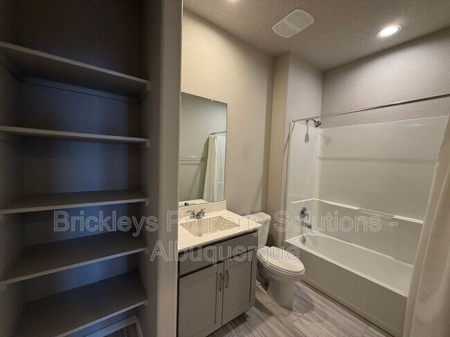 Building Photo - 768 Amatista Lp SE
