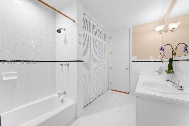 Building Photo - 7400 SW 47th Ct