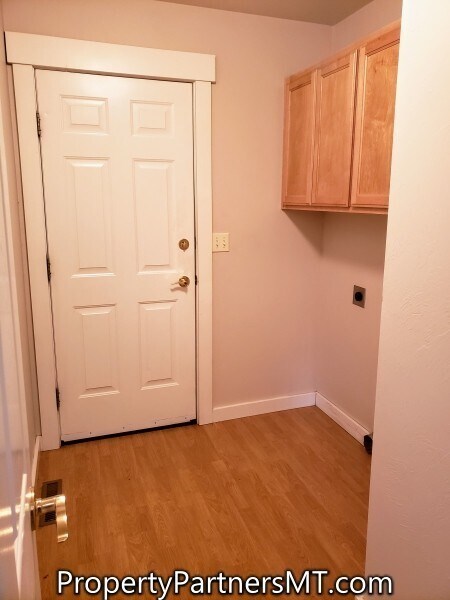 Building Photo - 3 Bedroom 2 Bath House - Near Emily Dickinson School