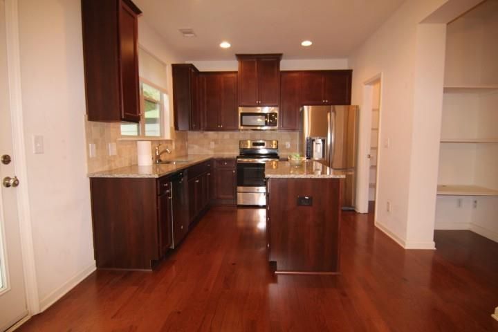 Building Photo - 5850 Vinyard Ln