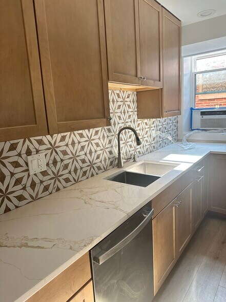 Kitchen - 330 Barton Ave