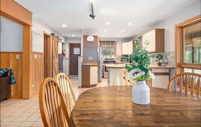 Building Photo - Beautiful, secluded 3 bedroom home for rent