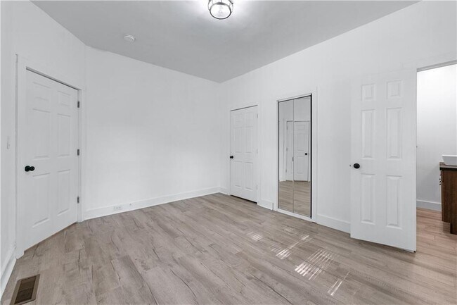 Building Photo - 1035 Astor Ave SW