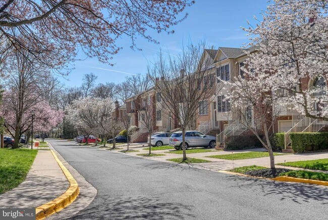 Building Photo - 28 Sterling Ct