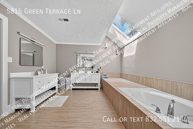 Building Photo - 5815 Green Terrace Ln