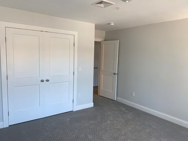 Building Photo - 1 Broadway Ave