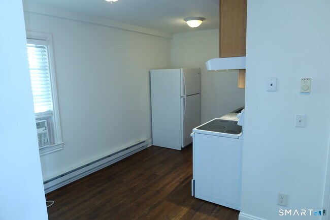 Building Photo - 128 Ludlow St