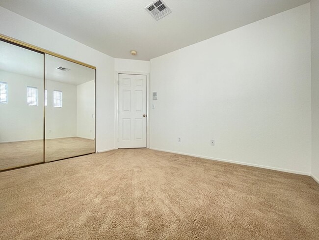 Building Photo - 3bedroom home in a GATED community near the strip