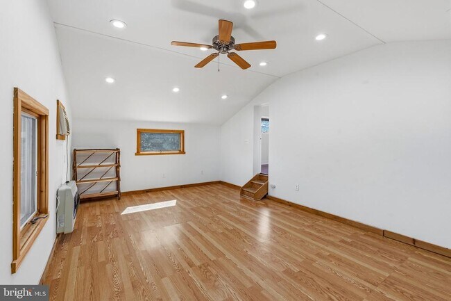 Building Photo - 216 Columbia Ave