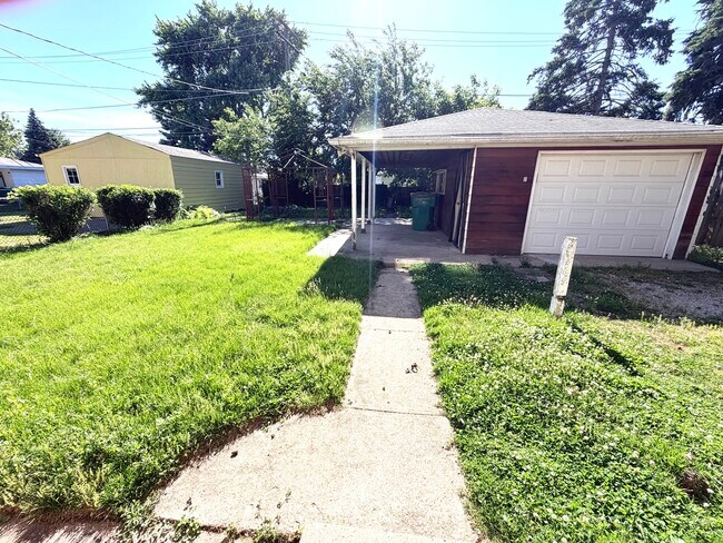 Building Photo - 1307 Highland Ave