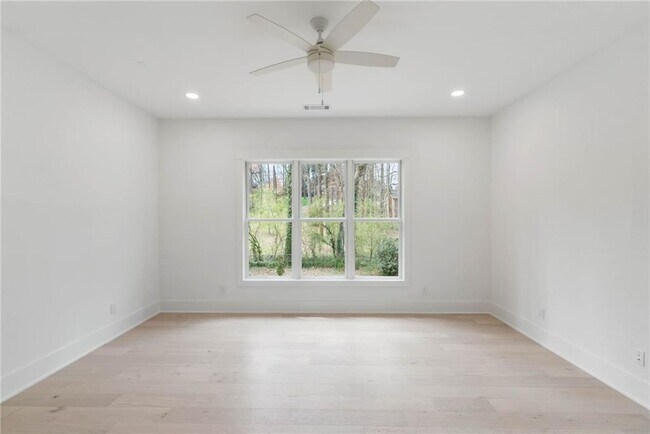 Building Photo - 312 Meadow Dr