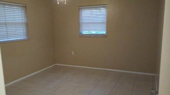 Building Photo - Charming 3/1.5/1 1000 Sq. Ft. home with a ...