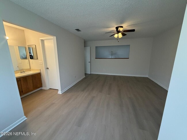 Building Photo - 5557 Greatpine Ln S