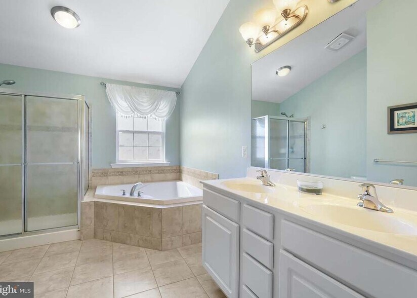 Building Photo - 508 Claiborne Rd