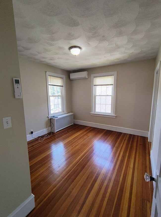Building Photo - ***Providence/Elmhurst – Two Bed with all ...