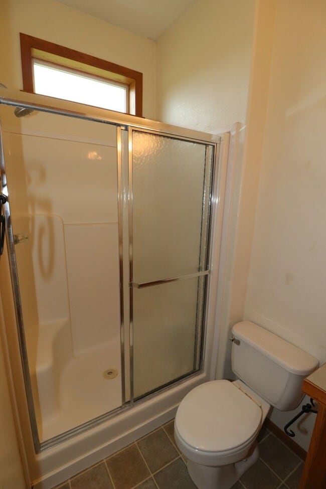 Building Photo - Spacious Home for rent!