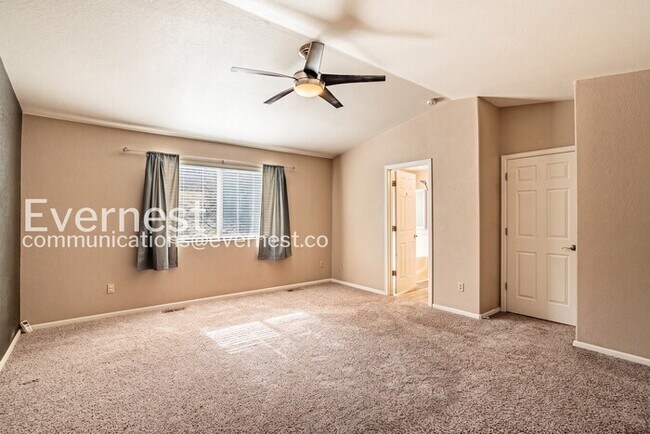 Building Photo - Spacious Home with Fenced Backyard and 2-Car Garage / 4 Bed, 3 Bath  / Voucher Accepted / Coming ...