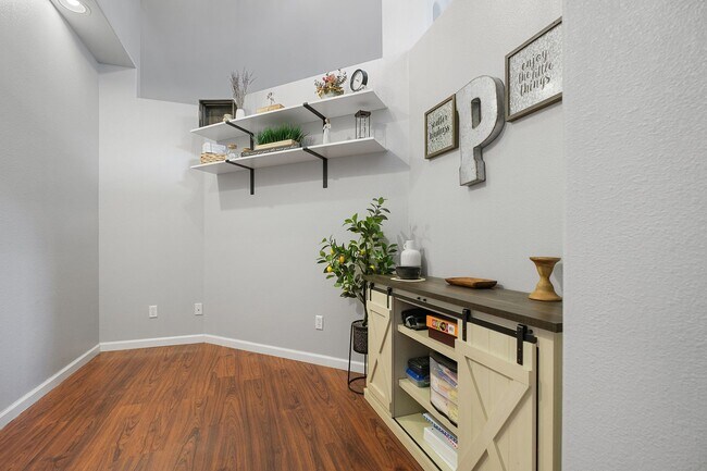 Building Photo - 1550 N Rio Vista Ct