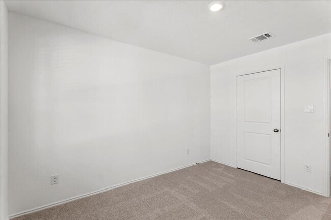 Building Photo - 316 Keefer