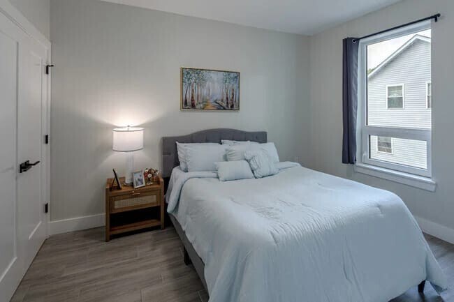 Building Photo - 130 Ellis Ave