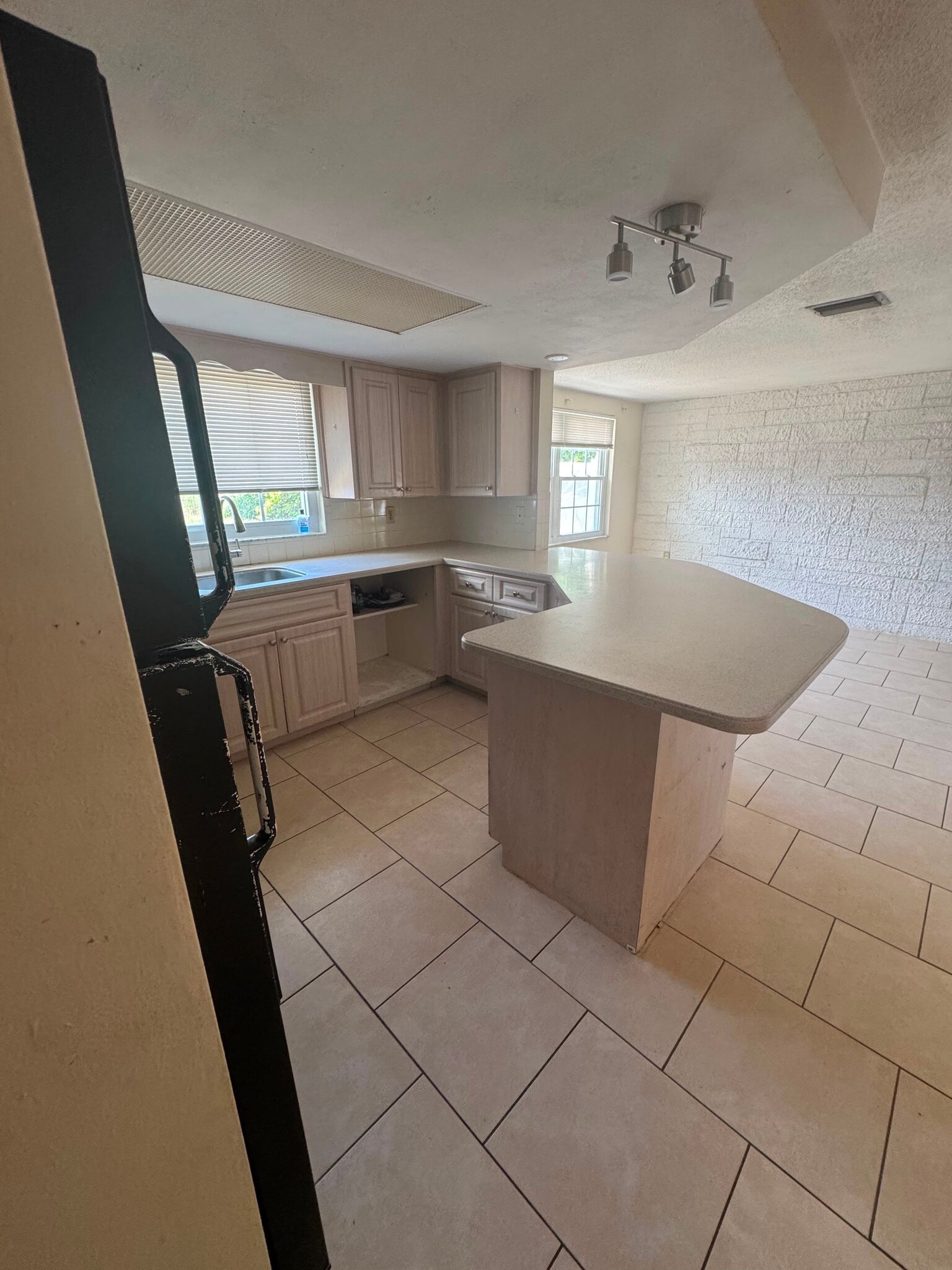 Building Photo - 9125 Hunt Club Ln
