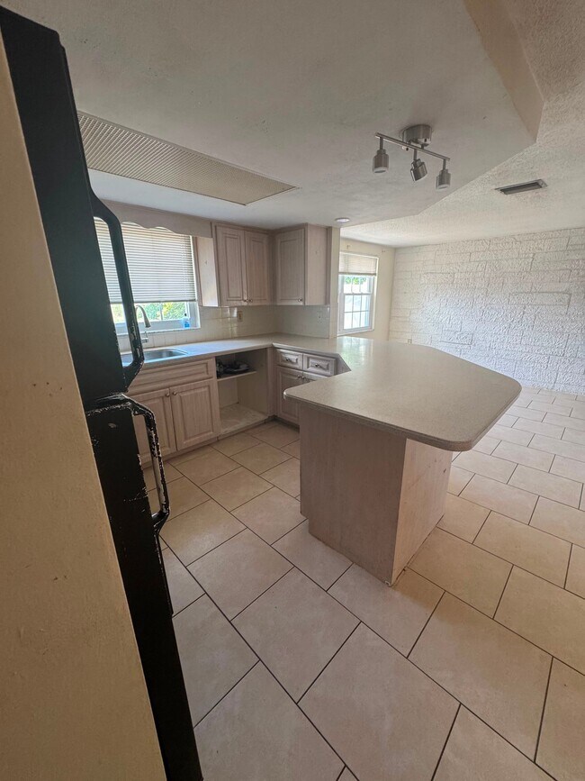 Building Photo - 9125 Hunt Club Ln