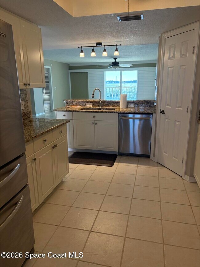 Building Photo - 104 Riverside Dr