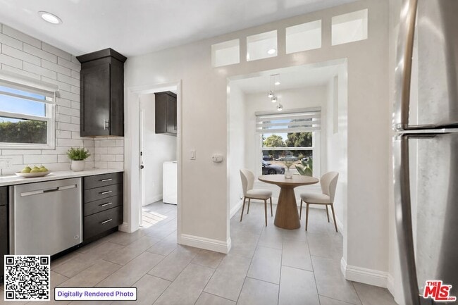 Building Photo - 5245 S San Vicente Blvd
