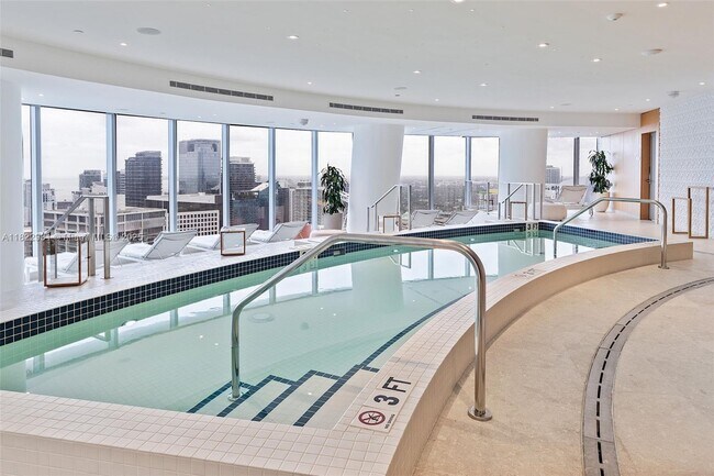 Building Photo - 300 Biscayne Blvd Way