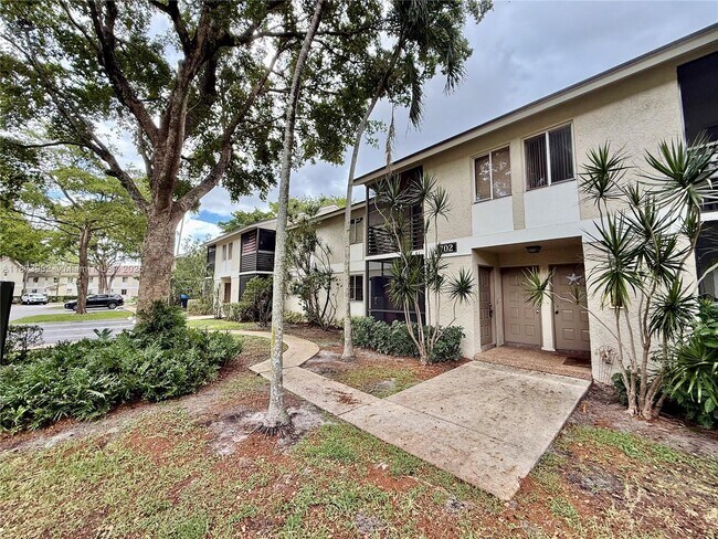 Building Photo - 702 Gardens Dr