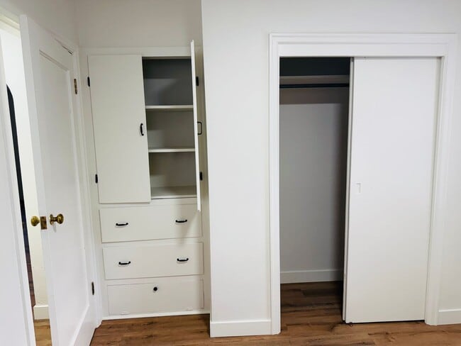 Building Photo - Freshly Remodeled with Garage and Yard