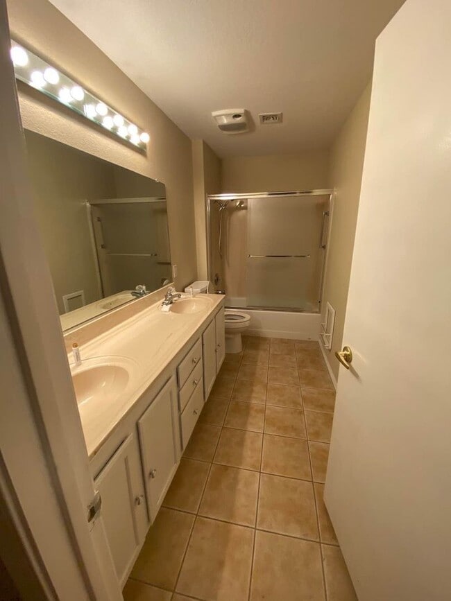 Building Photo - Stylish 2-Bedroom Townhouse in Sun City Summerlin with Resort-Style Amenities