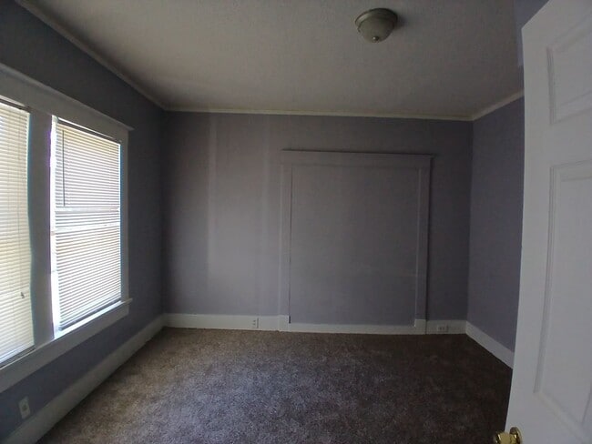Building Photo - Ideally located 2-bedroom, 1.5-bathroom ho...