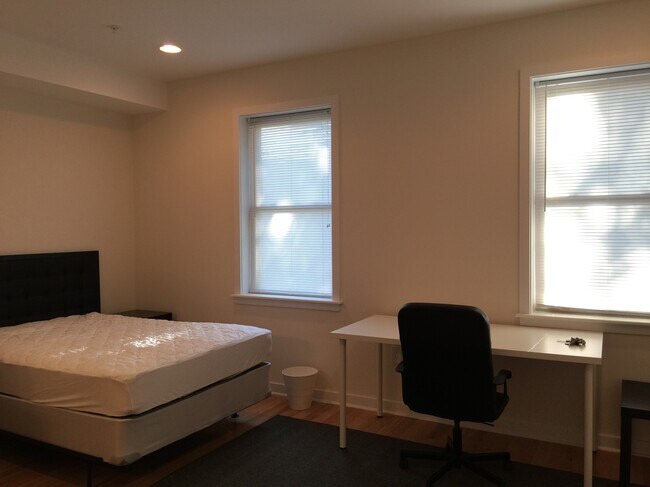 Building Photo - 526 N 36th St