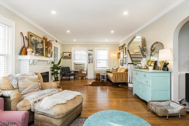 Building Photo - 398 Elmwood Ave