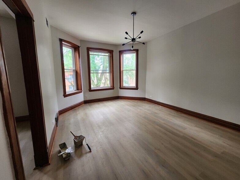 Building Photo - 5453 W Giddings St