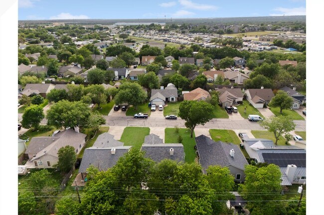 Building Photo - 2209 Stirrup Dr