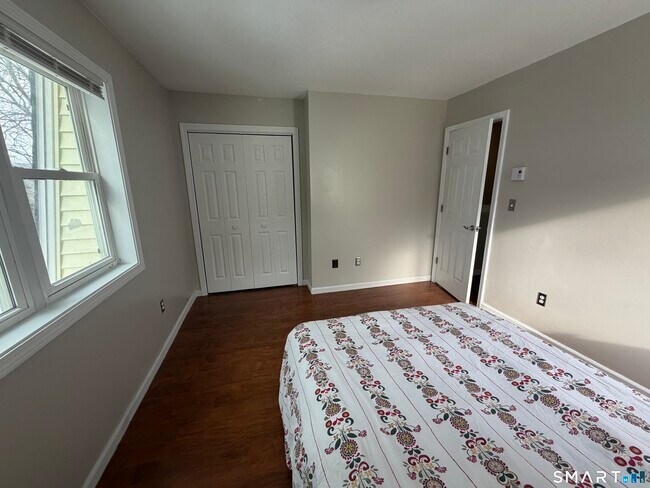 Building Photo - 21 Oak Ave Ext