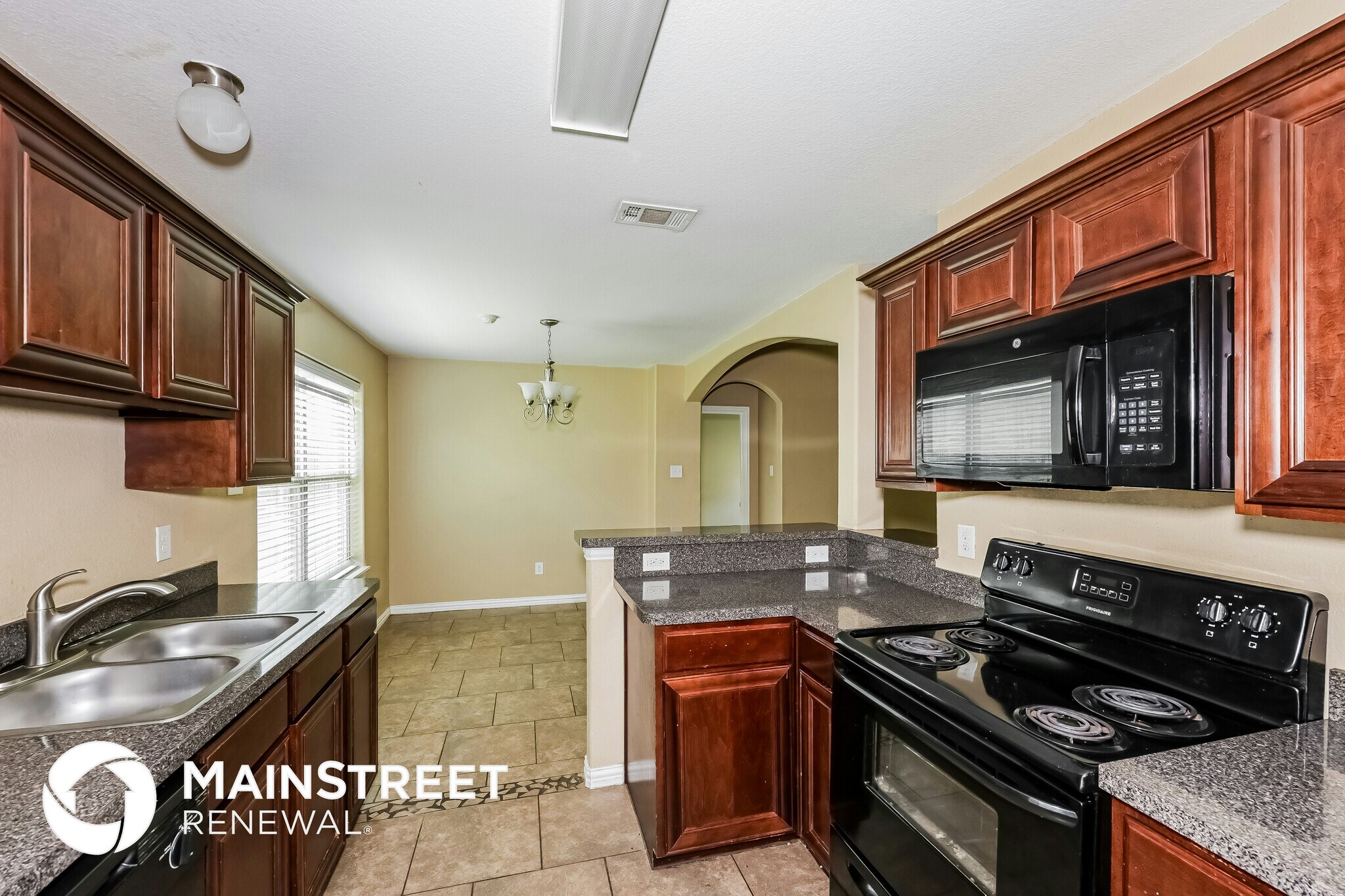 Building Photo - 7648 Rainbow Creek Dr
