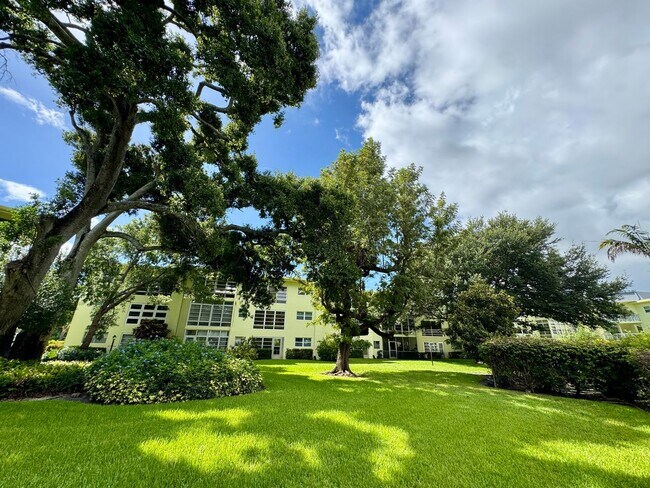 Building Photo - Fully Furnished 2 bedroom/ 2 bath with tranquil views in 55+ Community