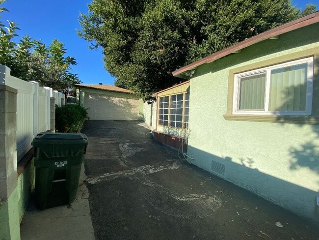 Building Photo - Coming Soon House in La Crescenta-Montrose