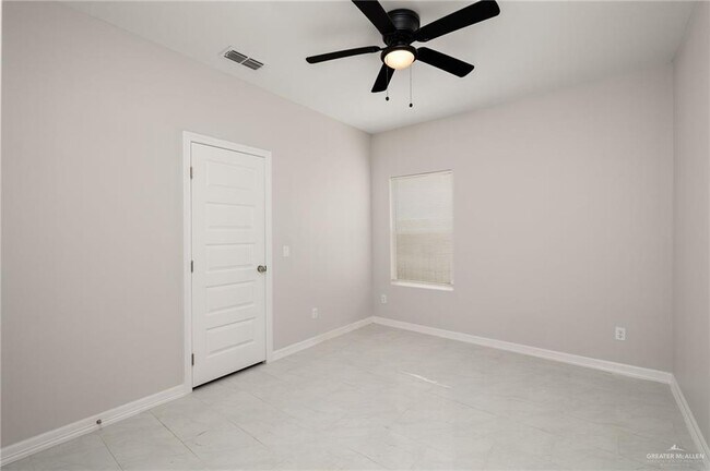 Building Photo - 20 Larkspur Ave