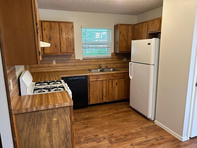 Building Photo - 1918 Gracy Farms Ln