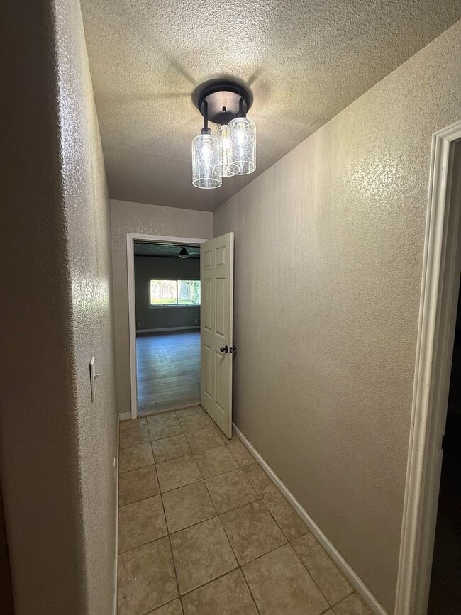 Building Photo - COMING SOON!!! 3/4 Bedroom, 2 Bathroom Home for Rent in Orange - BridgeCityISD