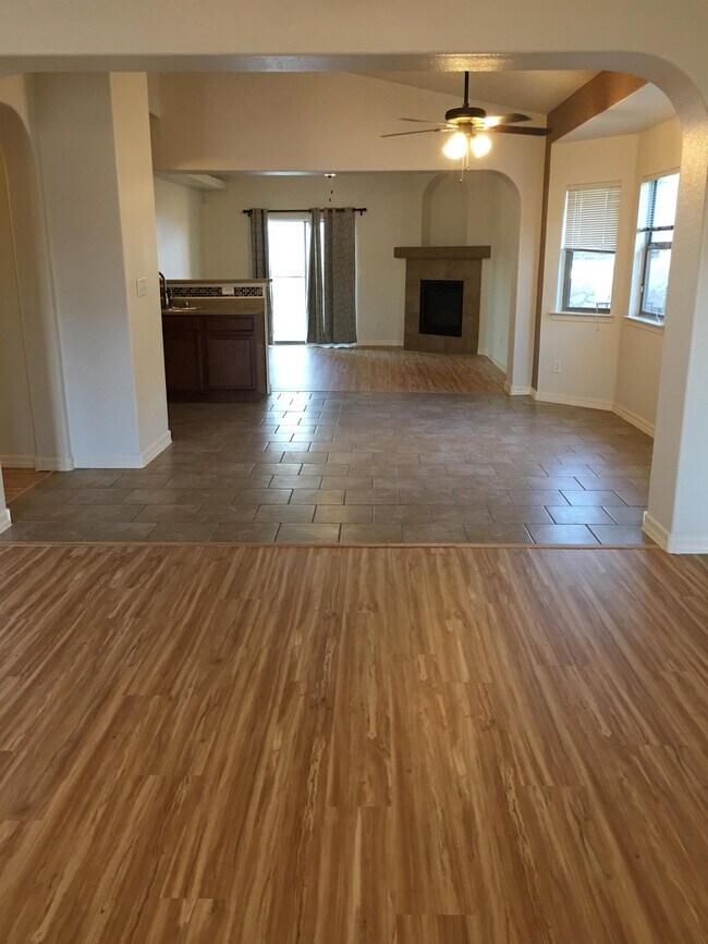 Building Photo - 14345 Apache Point Dr