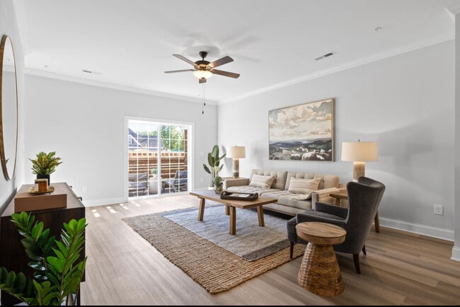 Building Photo - 126 E 19th St